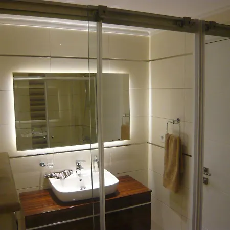 Wonderful 2 Bed First Floor Home In An Outstanding Community, Ticks Every Box 아파트