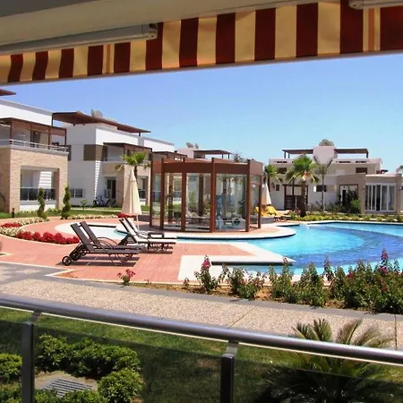 Wonderful 2 Bed First Floor Home In An Outstanding Community, Ticks Every Box 아파트