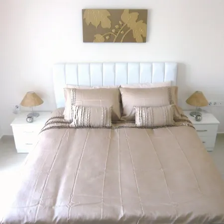 Wonderful 2 Bed First Floor Home In An Outstanding Community, Ticks Every Box アパート